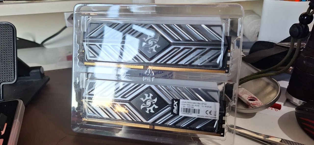 Memória RAM XPG RGB 2x8GB DDR4 3000MHz