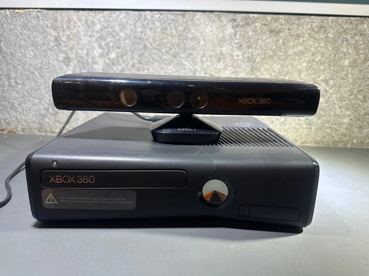 Xbox 360 com Kinect e jogos físicos