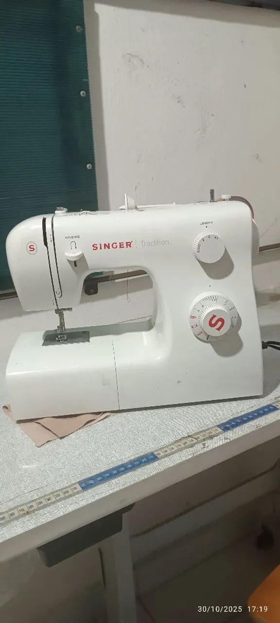 ? Máquina de Costura Singer - Pronta para Costurar Seus Sonhos! ?
