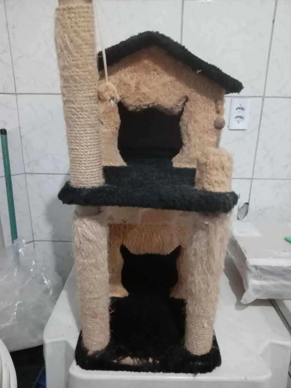 Casinha para Gatos com Arranhador