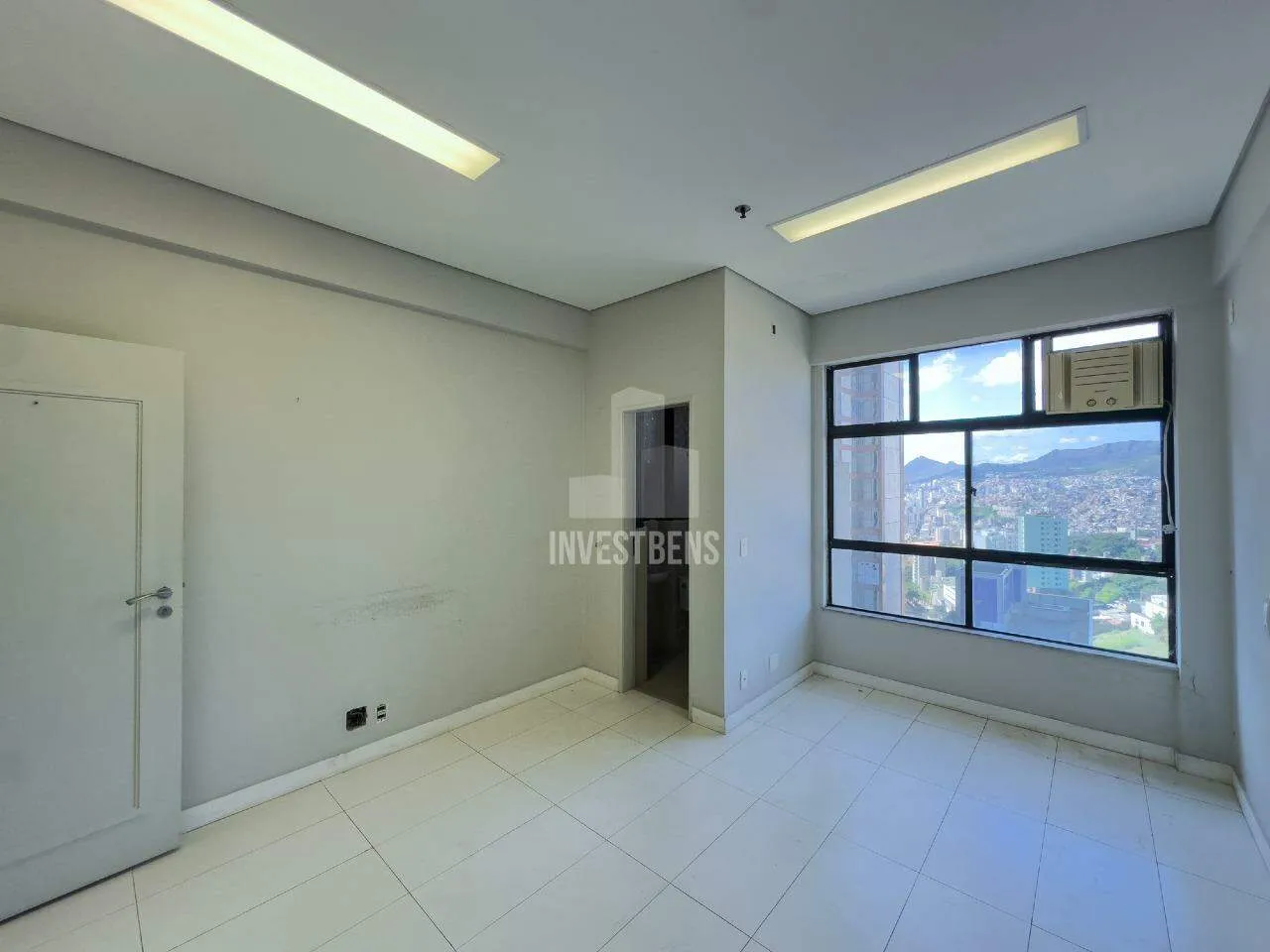 Sala com 25 m² para alugar na Avenida Raja Gabaglia - Gutierrez