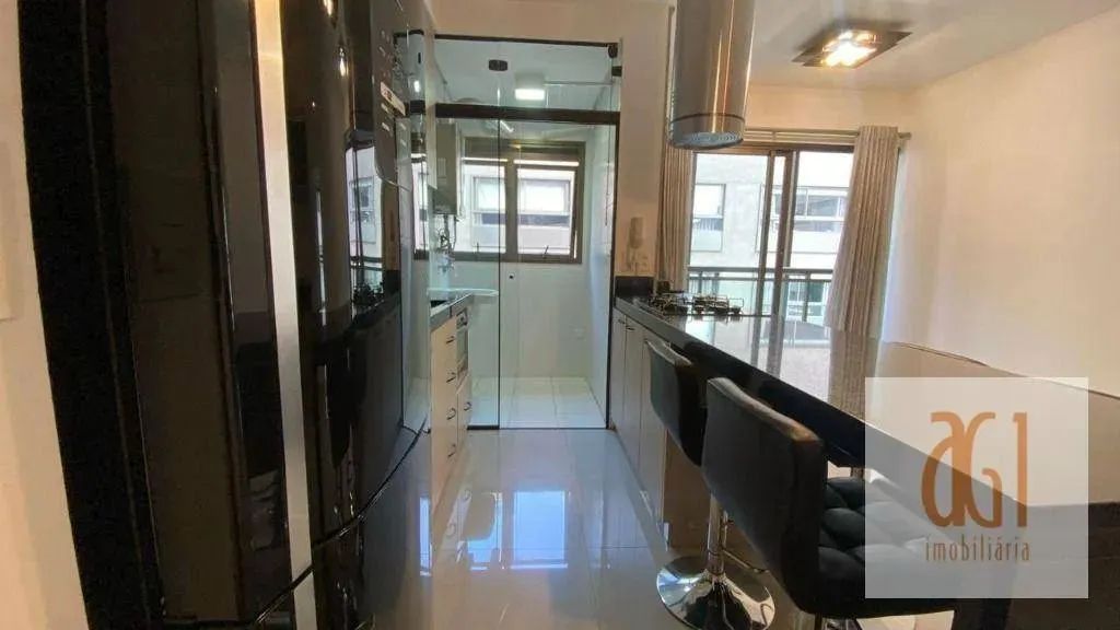 Apartamento mobiliado com 2 dormitórios, sendo 1 suíte, para alugar, 57 m² por R$ 4800 mês - Foto 5
