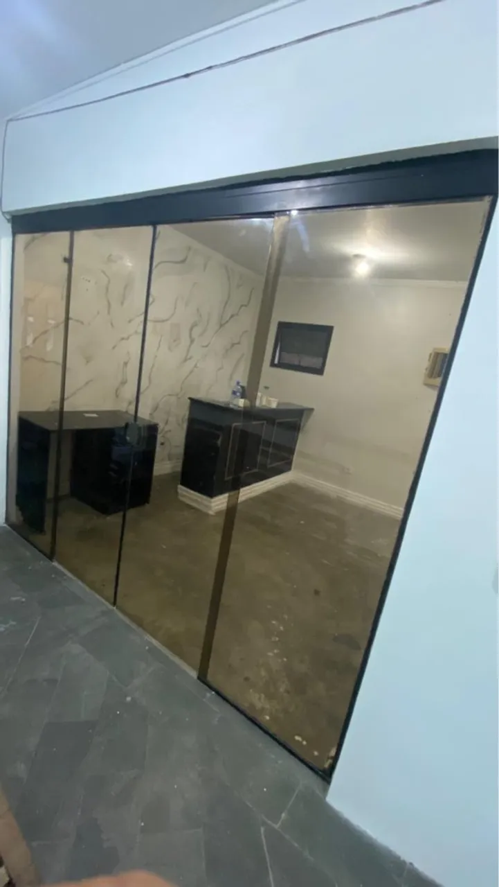 Sala comercial no centro do Guarujá