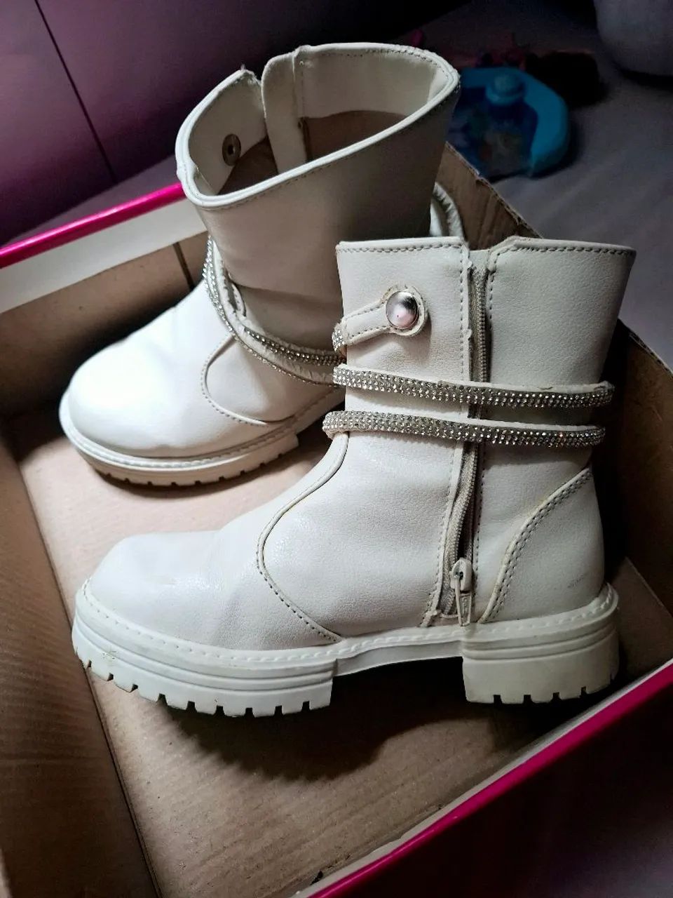 Botas infantis brancas com detalhes em strass - Foto 2