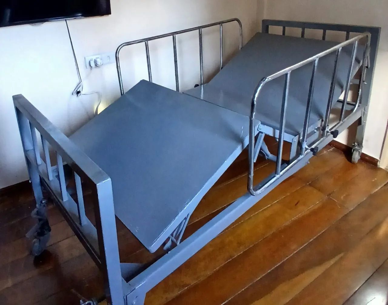 Cama Hospitalar Articulada com Grade (sem colchão)