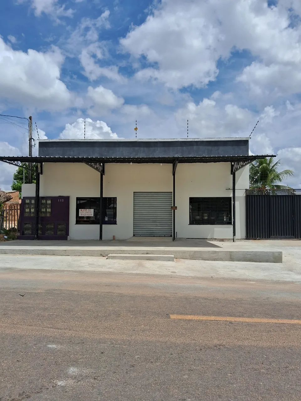 VENDE-SE PONTO COMERCIAL E 7 APARTAMENTOS