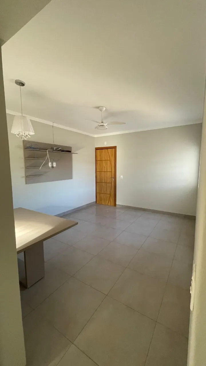 Excelente oportunidade - Apartamento amplo e com armários novos no bairro Tiradentes