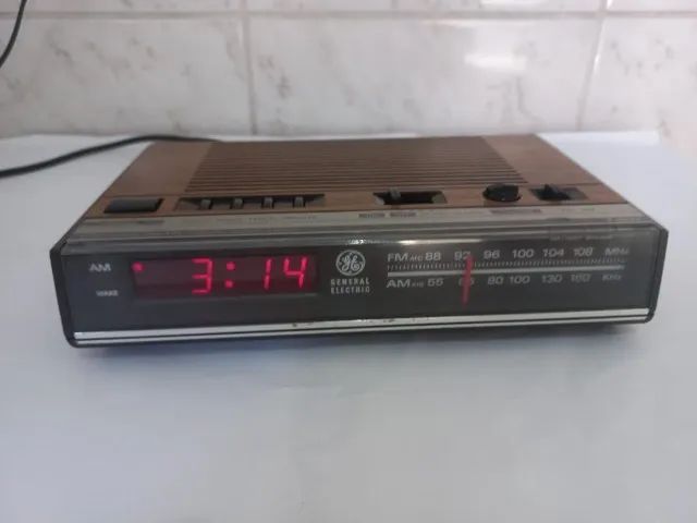 大西様用guernika/MA-1 GUERRILA RADIO / Black Rádio relógio General Electric (GE) - Aparelhos de Som - Barro