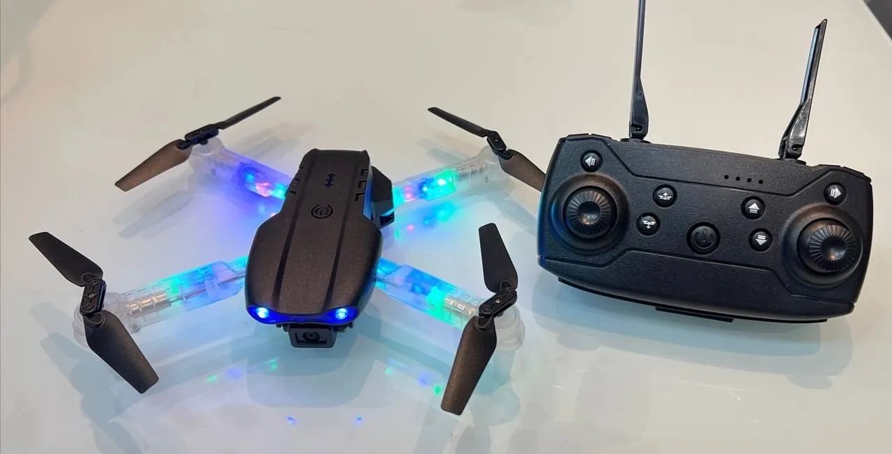 Novo! Mini drone 2 bateria recarregavel com  Led, Voa até 80 Mts com câmera diversão - Foto 5
