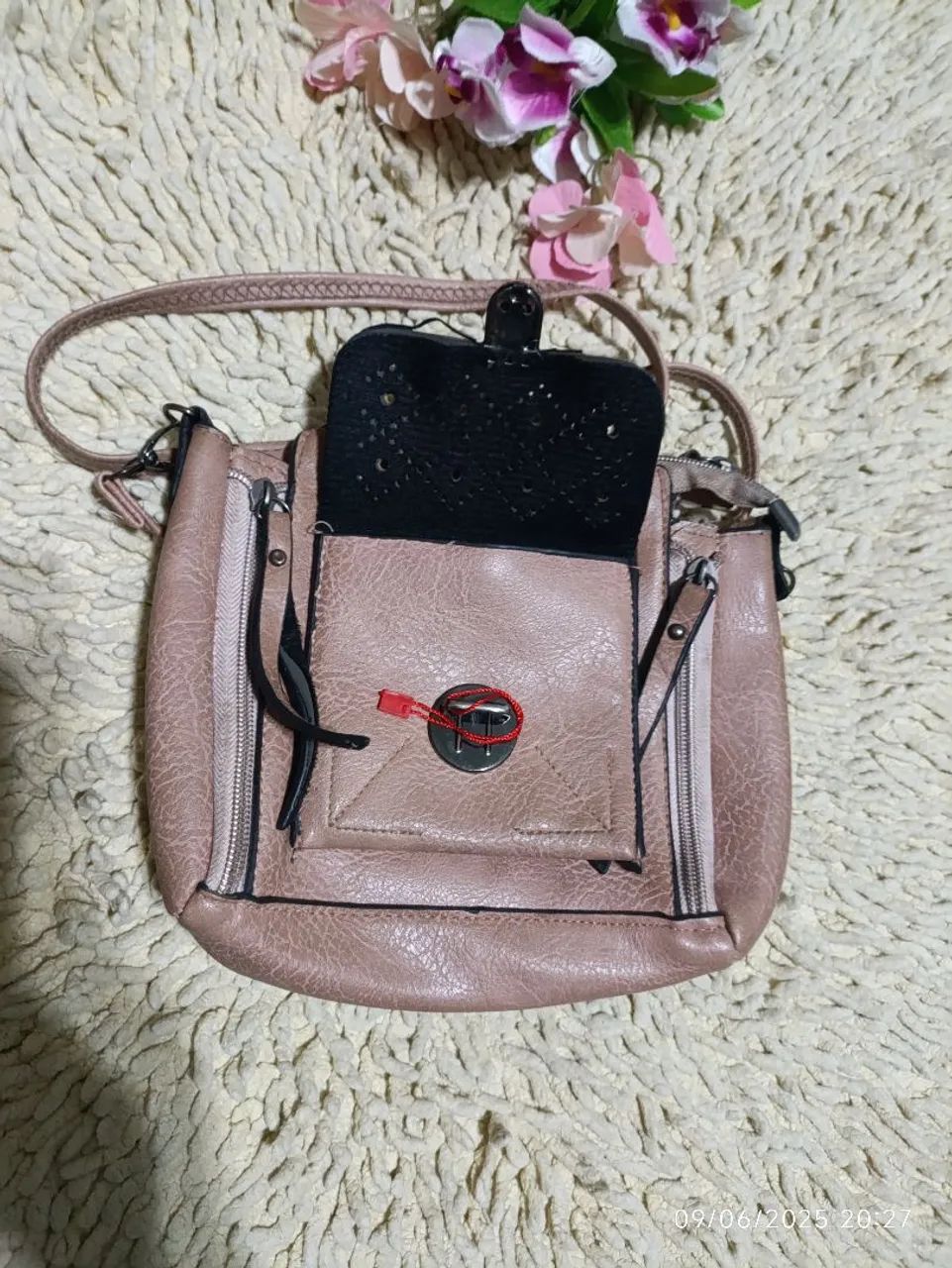 Bolsa de ombro Nude com detalhes e alça ajustável. - Foto 4