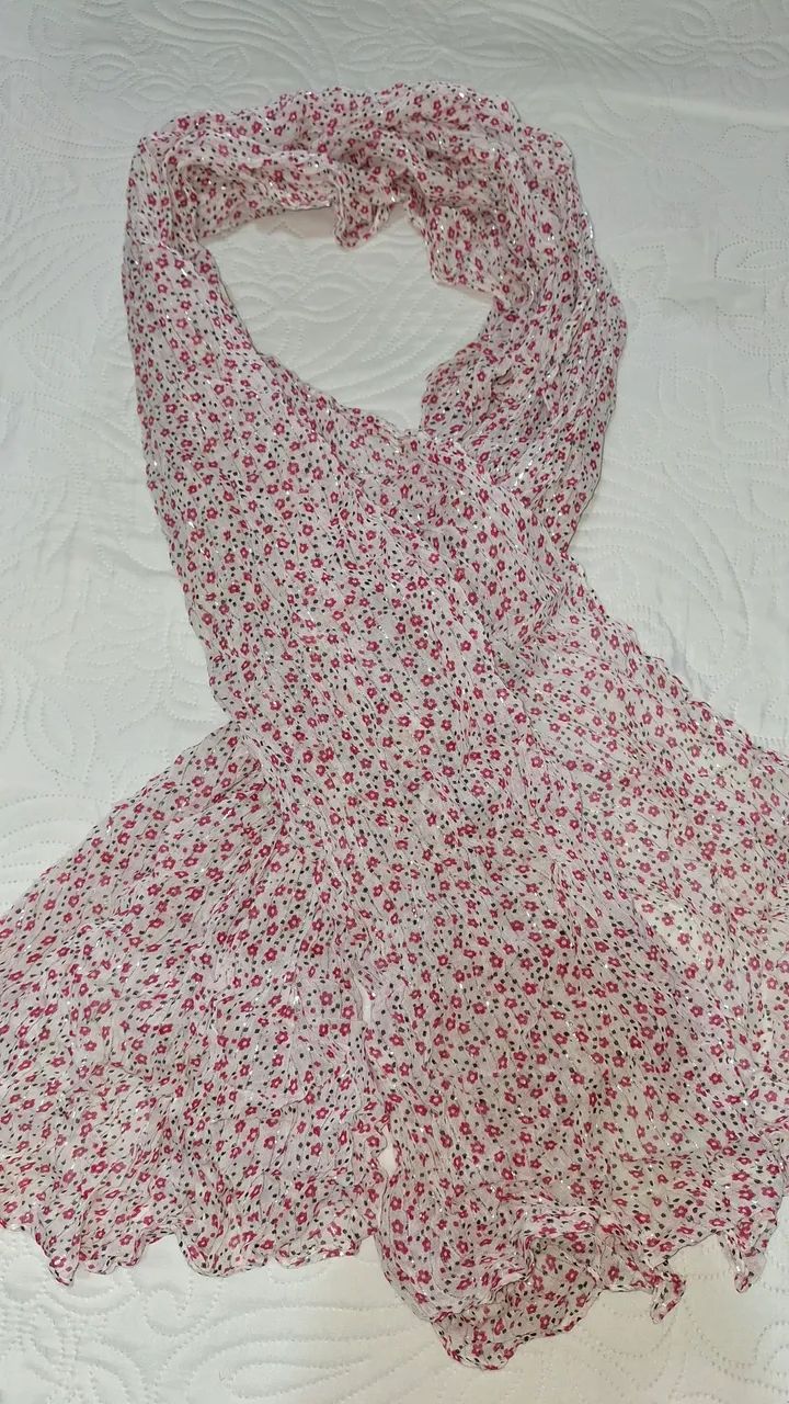 Lenço floral feminino delicado