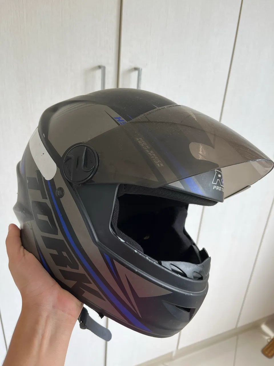 CAPACETE PRO TORK 58 PRETO FOSCO COM AZUL 