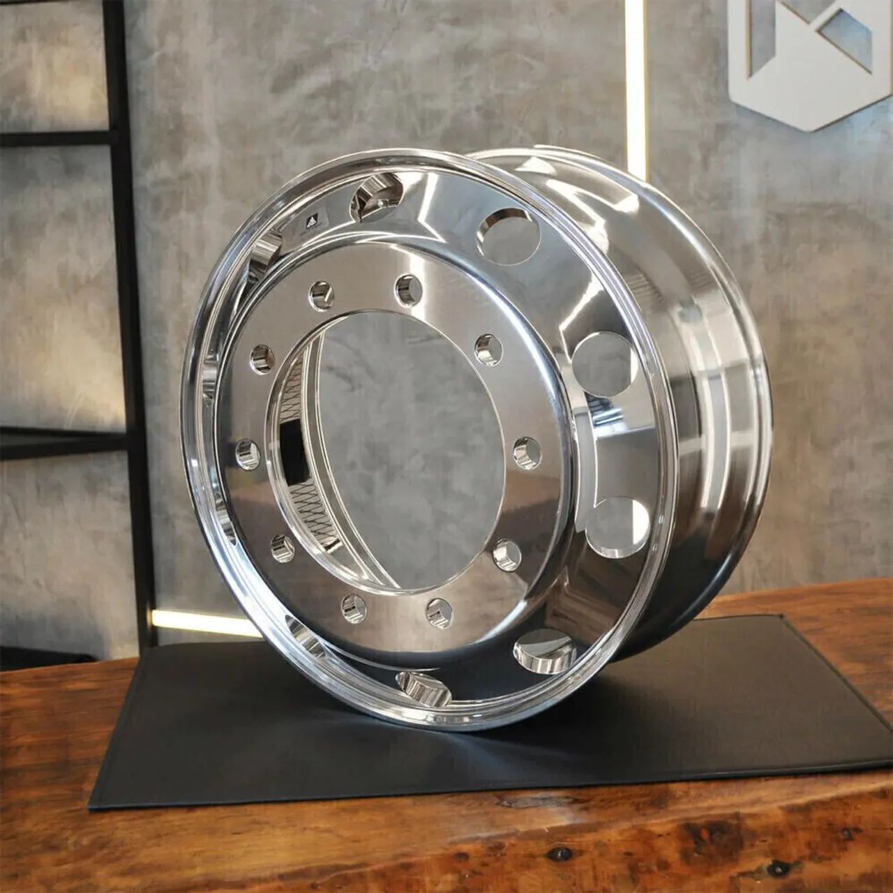 Roda de Alumínio Caminhão Alto Brilho Interno e Externo Borda Larga Aro 22,5 X 8,25 - OT