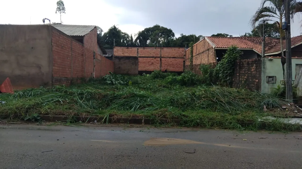 VENDO TERRENO NO BAIRRO NOVA ESPERANÇA ESCRITURADO.