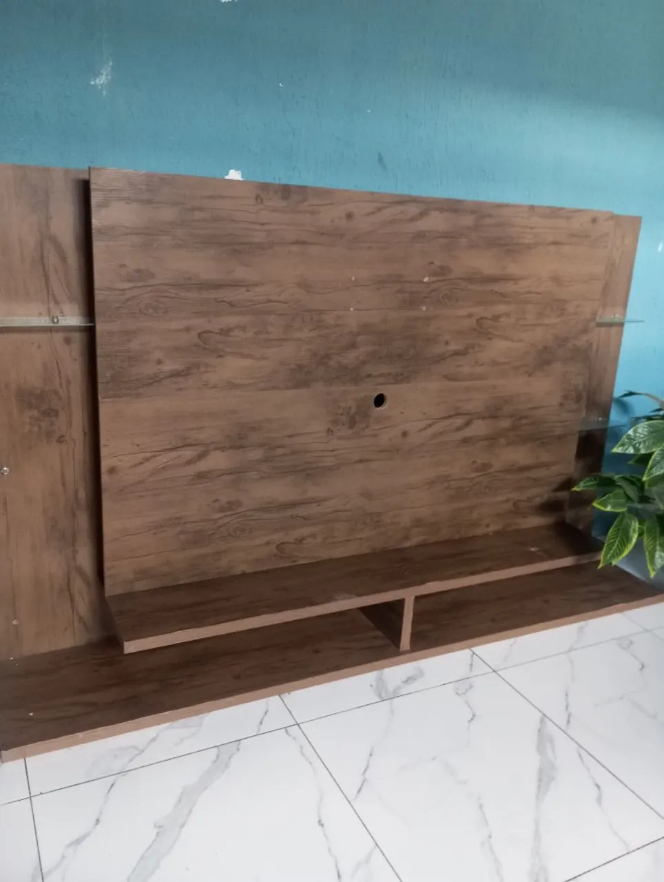 Painel para TV Amadeirado com Prateleira