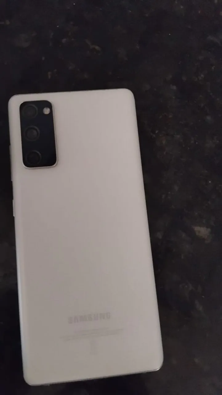 O celular tá bem conservado tudo original