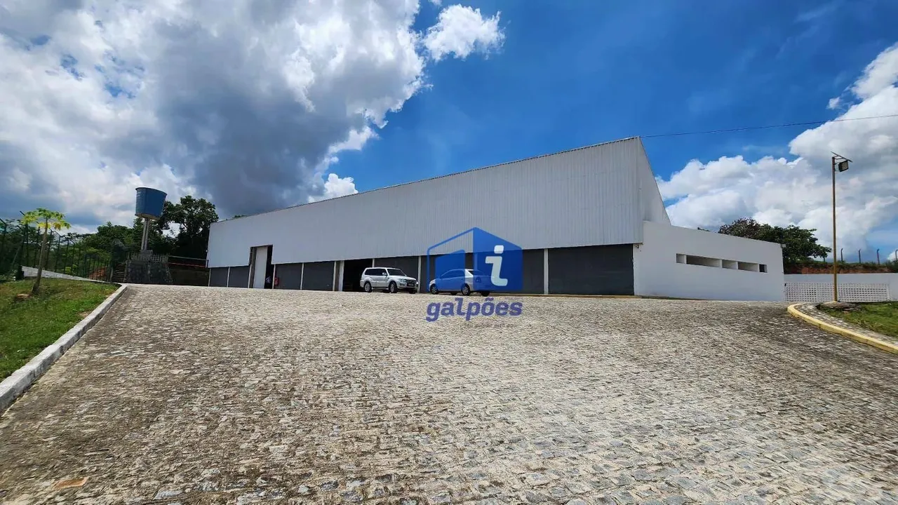 Galpão com 1.800 m² às margens da BR 232 em Pombos - PE