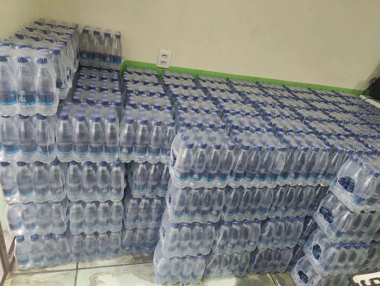 ÁGUA MINERAL SEM GAS GARRAFINHA 350 ML