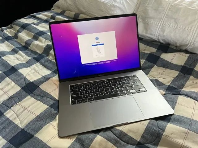 Macbook Pro Touch Bar i9