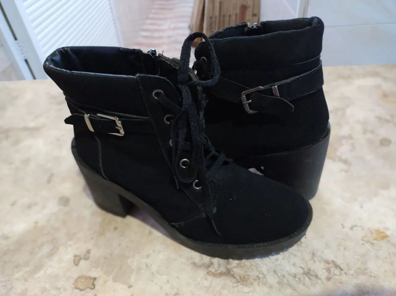 Botas de cano curto pretas - Foto 3