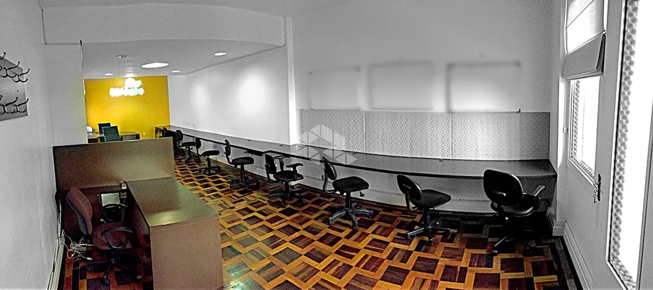 Sala mobiliada no centro Histórico de Porto Alegre