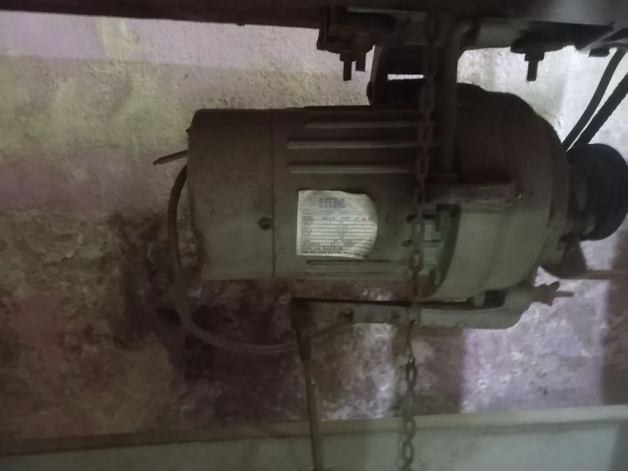 Vendo uma máquina de costura Overloque industrial usada mas funcionando valor 1200  - Foto 3