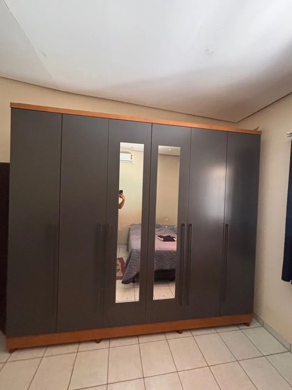 Guarda-Roupa de 6 Portas - Madeira 2,40x0,50x2,10H 