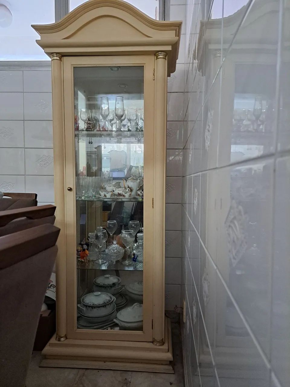 Cristaleira Clássica em Madeira