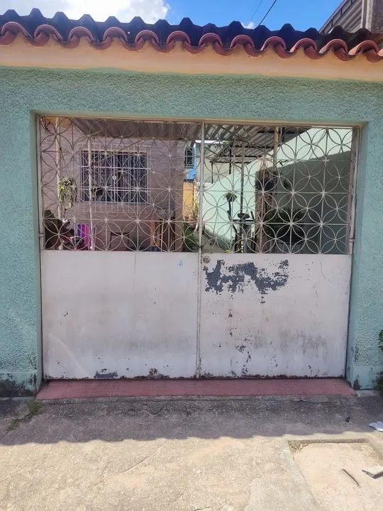 Vendo dois portões de 1 garagem e outro social e 2 grades - Foto 2