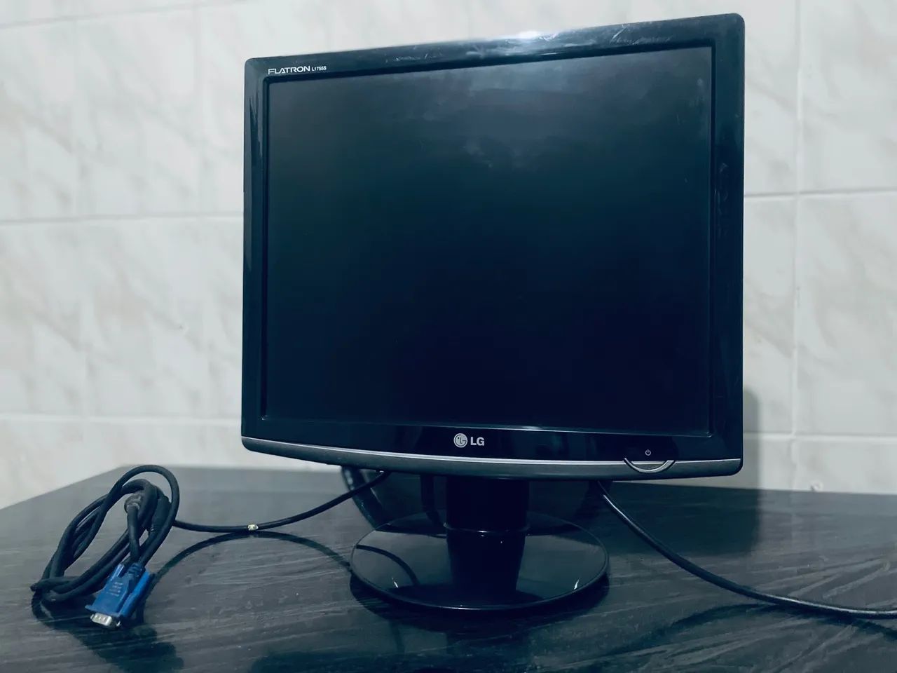 MONITOR LCD LG Flatron L1755S.