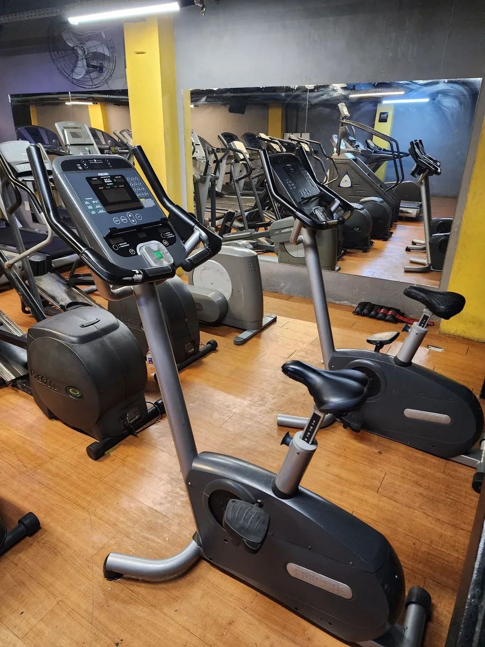 Bicicleta Precor ergométrica profissional - excelente estado