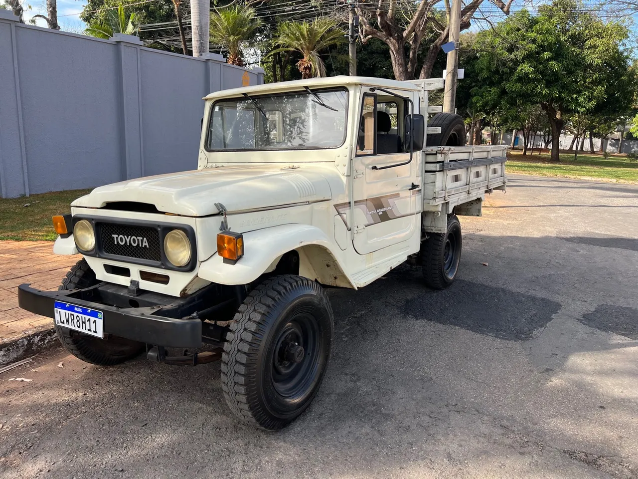 Vendo Toyota bandeirante muito conservada