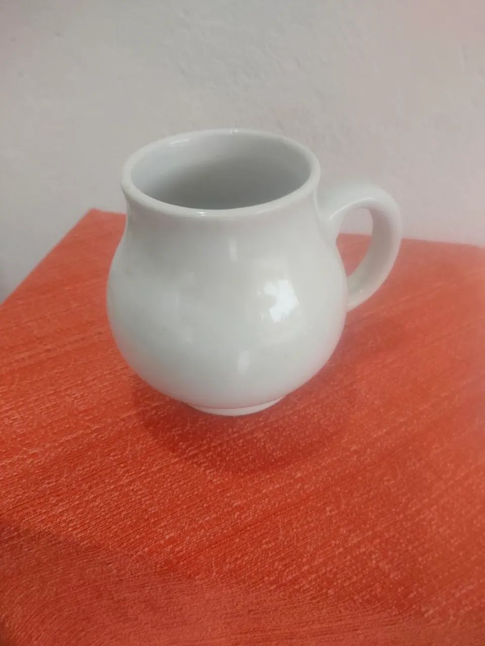Caneca  louça  branca antiga  - Foto 2