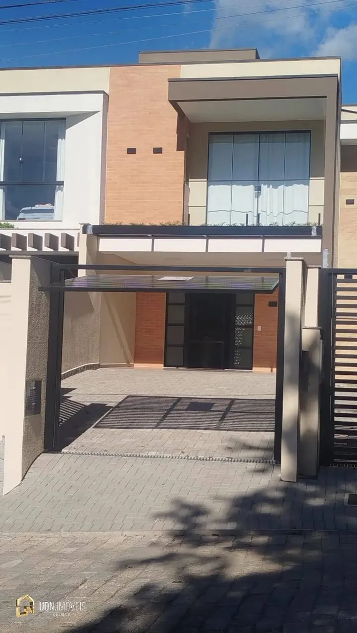 Sobrado com 3 dormitórios a venda no bairro Água Verde, Blumenau - SC