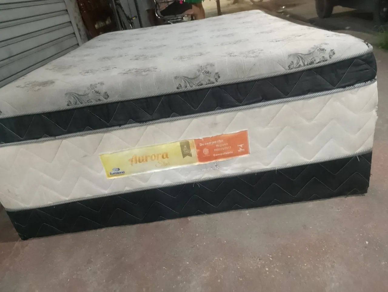 Cama box de casal mola ensacada seme nova 350 entrego  - Foto 4