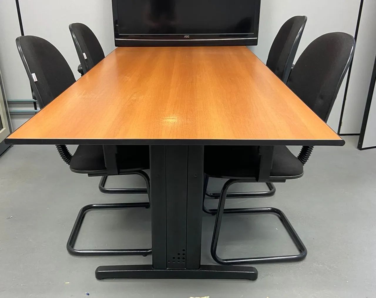 Mesa de reunião c/ 4 cadeiras - Foto 2