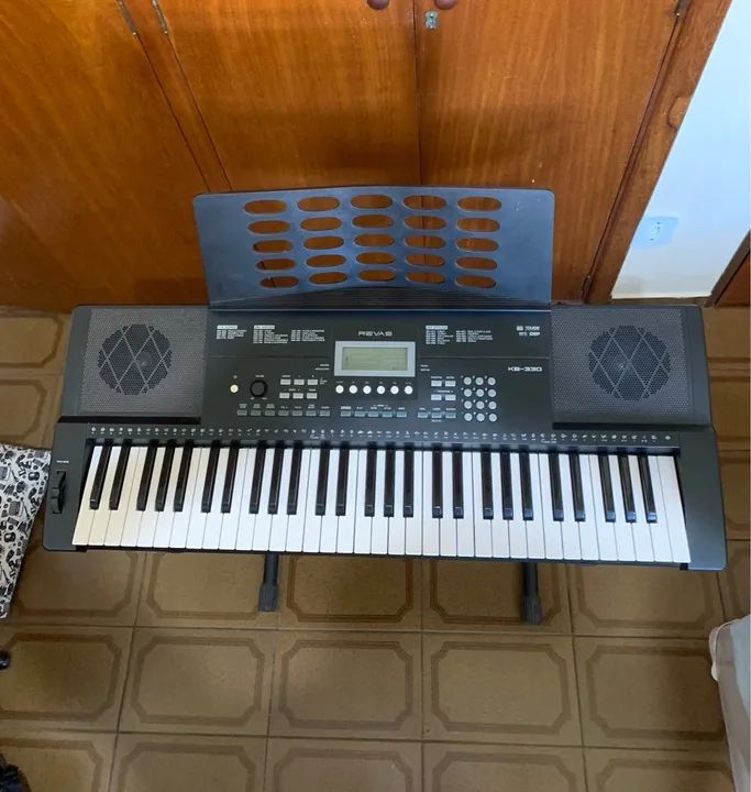 Teclado Musical Roland (KB330) + suporte + case 