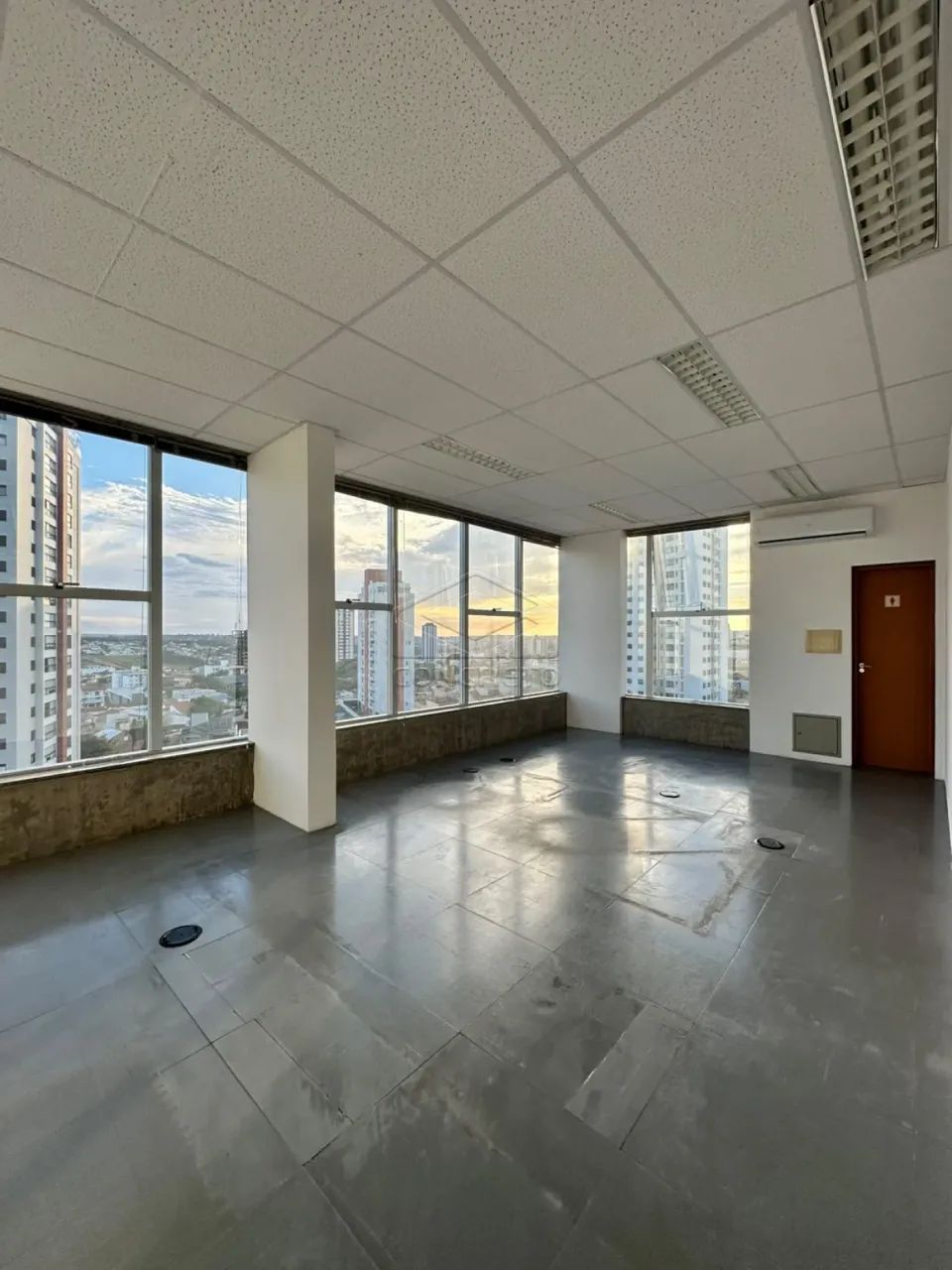 EDIFICIO COMERCIAL EUROPA - EXCELENTE SALA COM 40,88M² EM LOCALIZAÇÃO PRIVILEGIADA - Foto 2