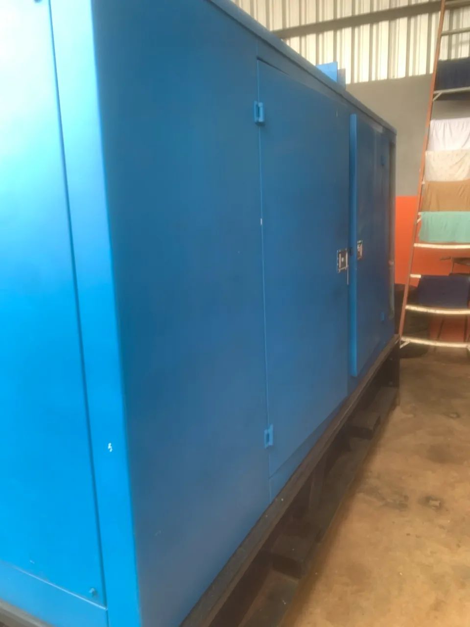 Grupo Gerador 150 kVA FPT Carenado Revisado - Ideal para obra, fazenda, empresa, comércio? - Foto 2