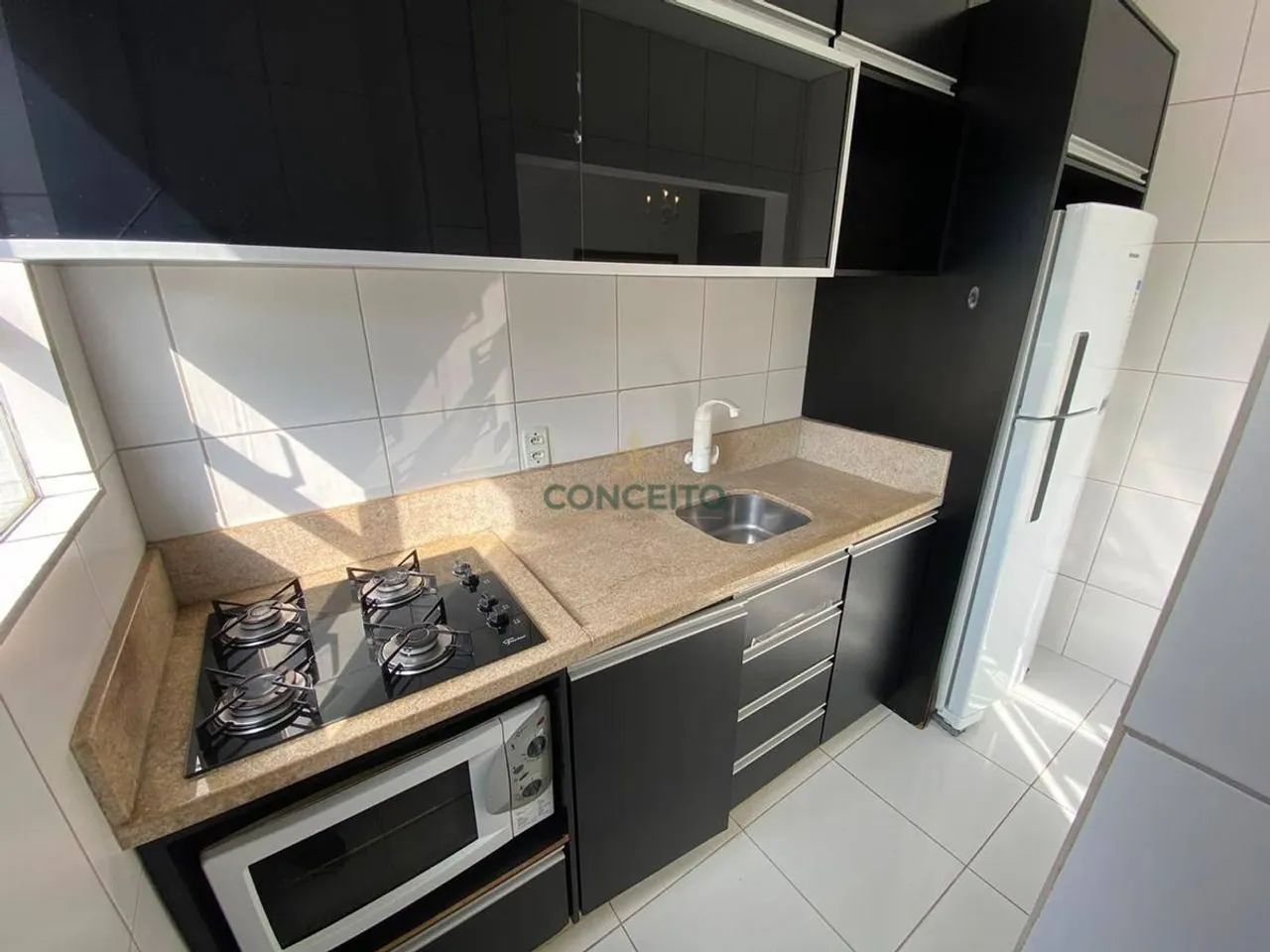 Apartamento Semi-Mobiliado com 2 Dormitórios para Locação no Abraão  Florianópolis - Foto 4