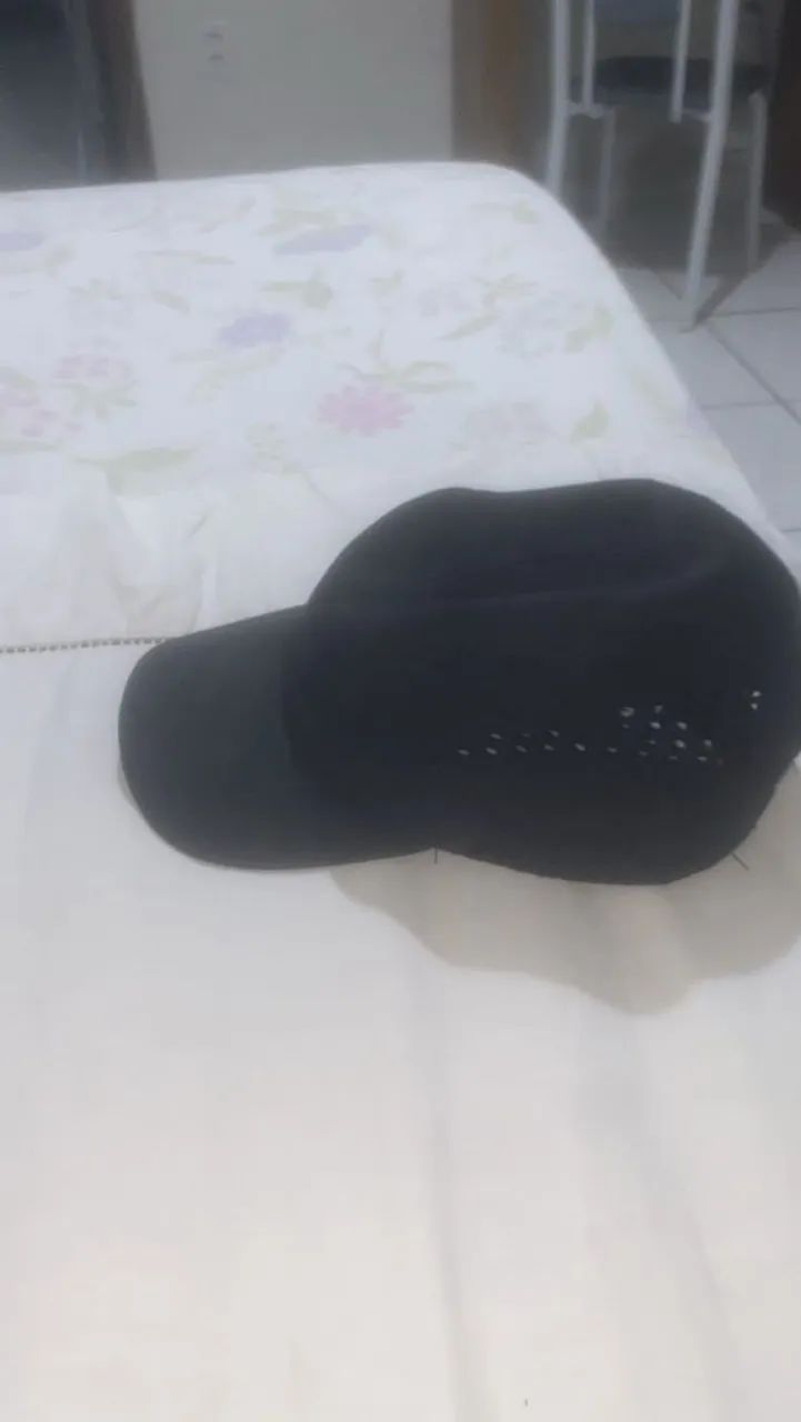 Boné e fone no preço