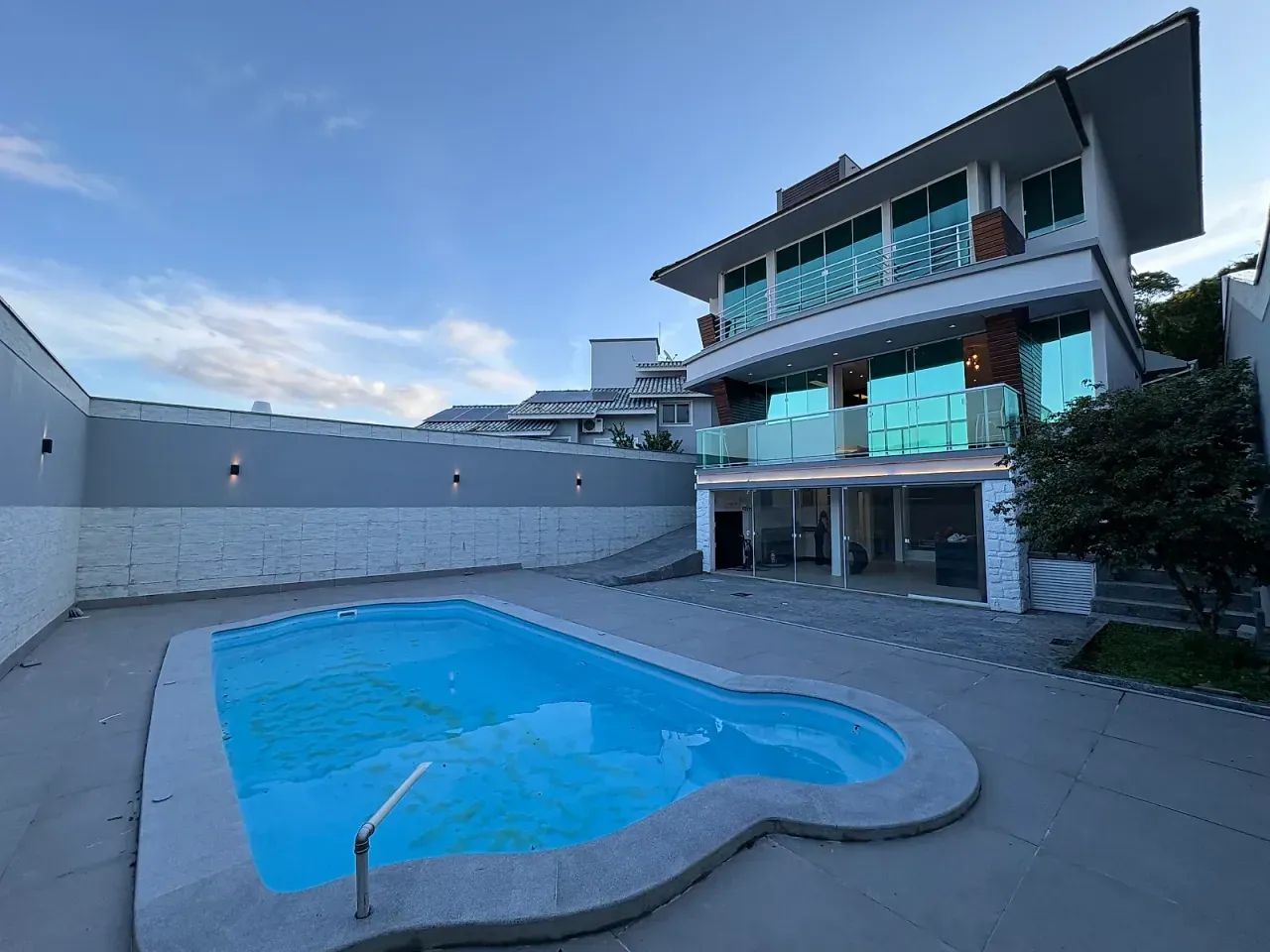 Casa 4 dormitórios (3 suítes) - Pedra Branca - Foto 2