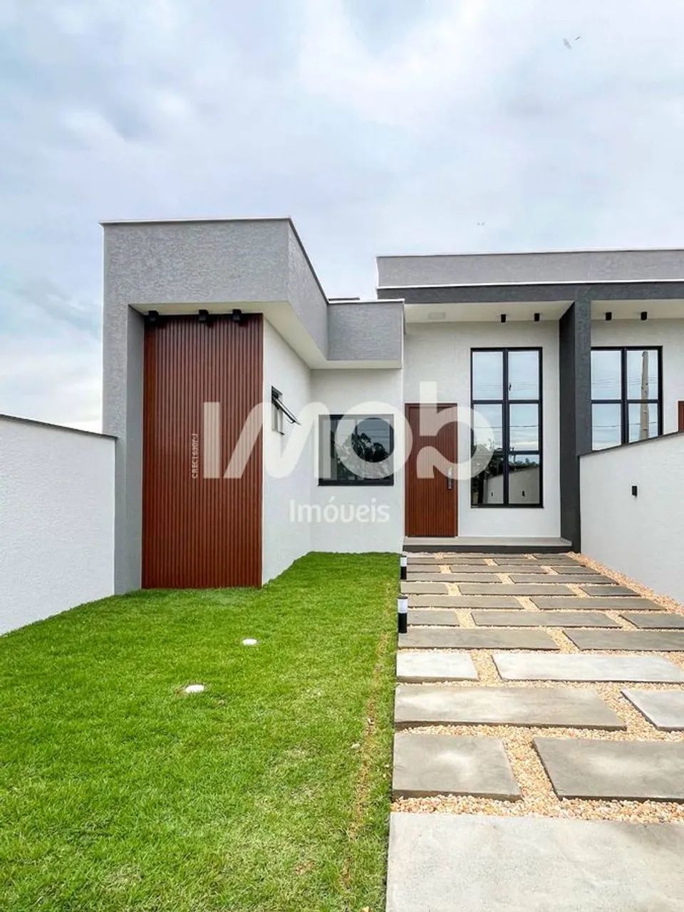 CASA GEMINADA COM 1 SUÍTE +2 QUARTOS