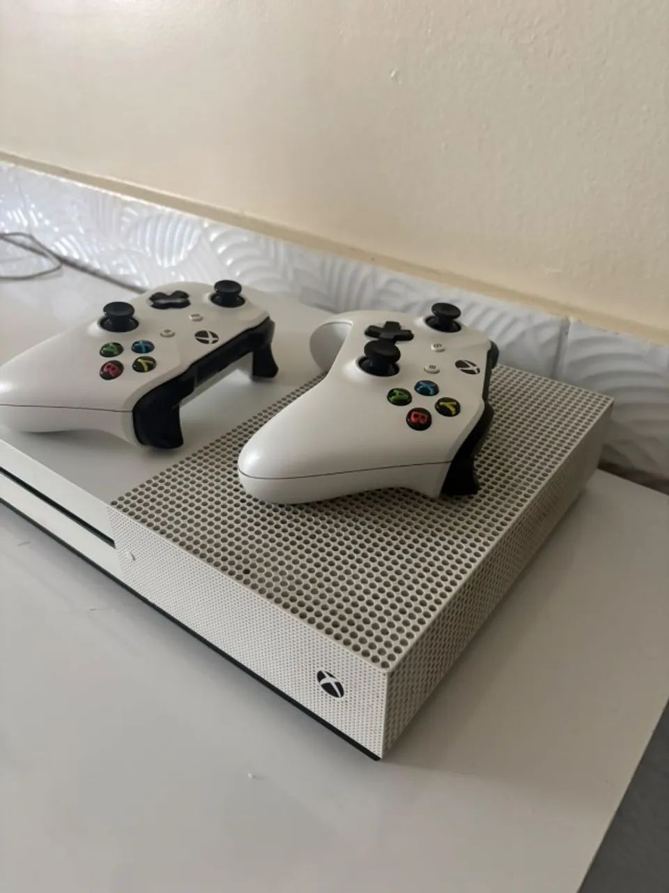 Vendo Xbox One S,  em perfeito estado de conservação.