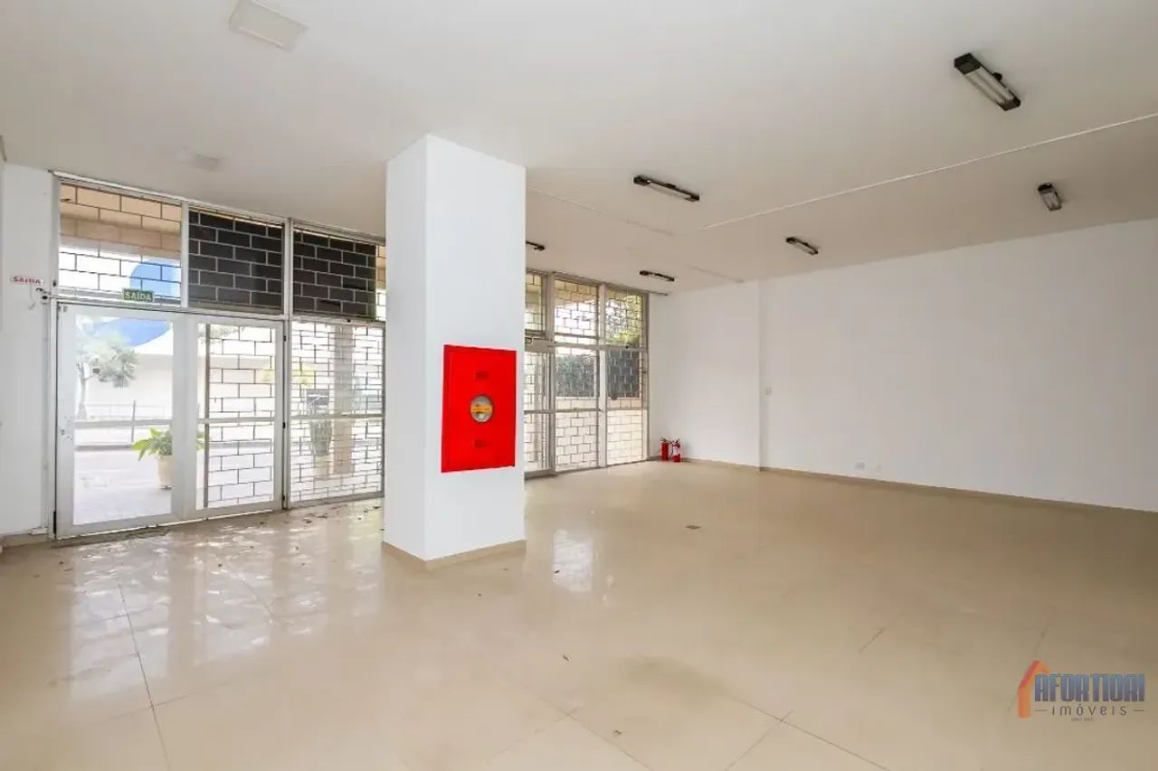 Loja comercial espaçosa com copa e depósito no Cabral, Curitiba - Foto 3