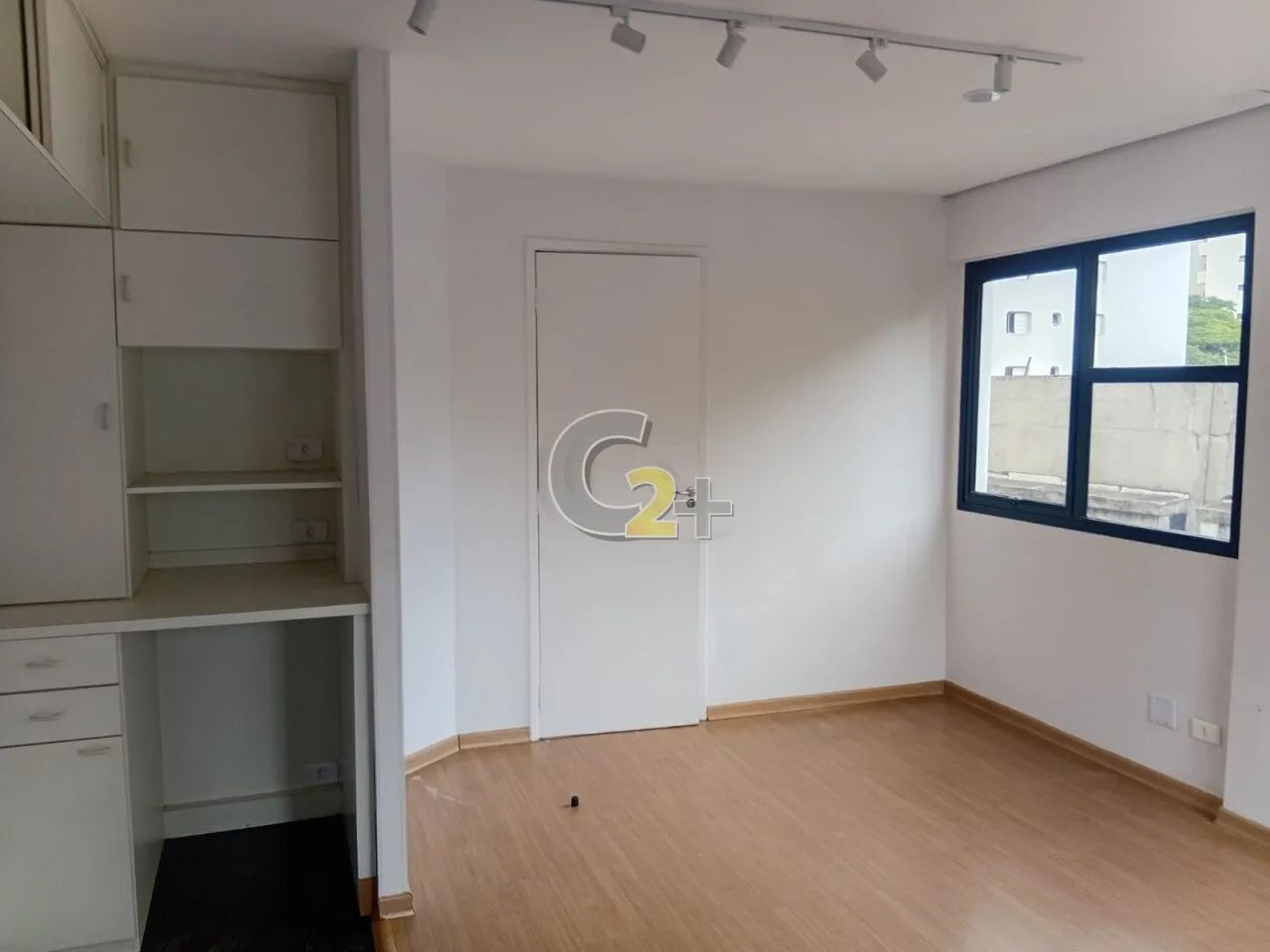 Sala comercial 37mts com 1 sala, banheiro, 1 vaga, elevador - Foto 4