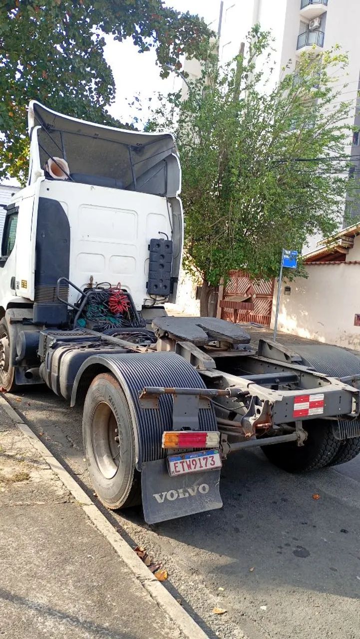  Volvo VM 310 ano 2011 - Foto 3