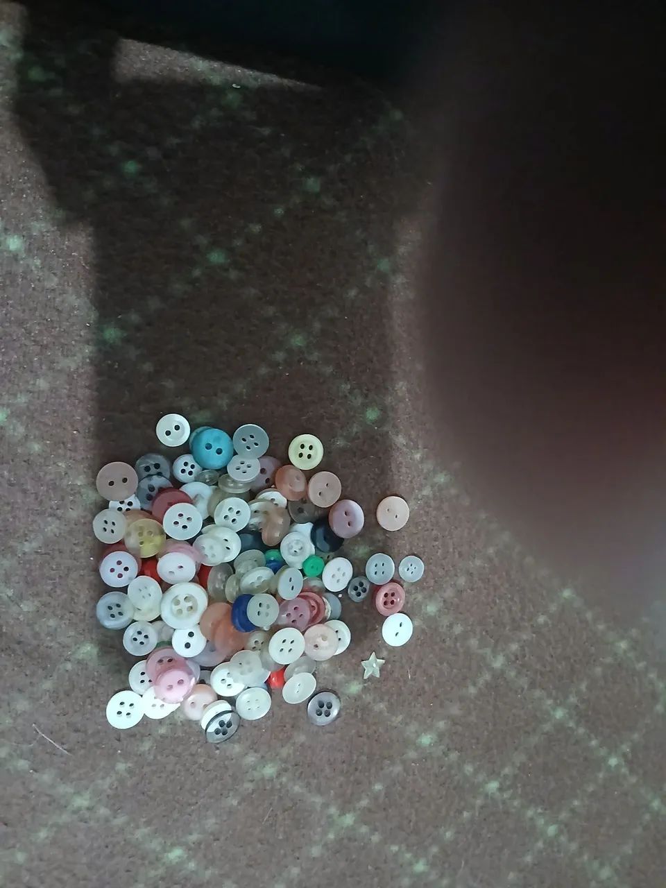 Botões de roupas antigos, variados tamanhos - Foto 2