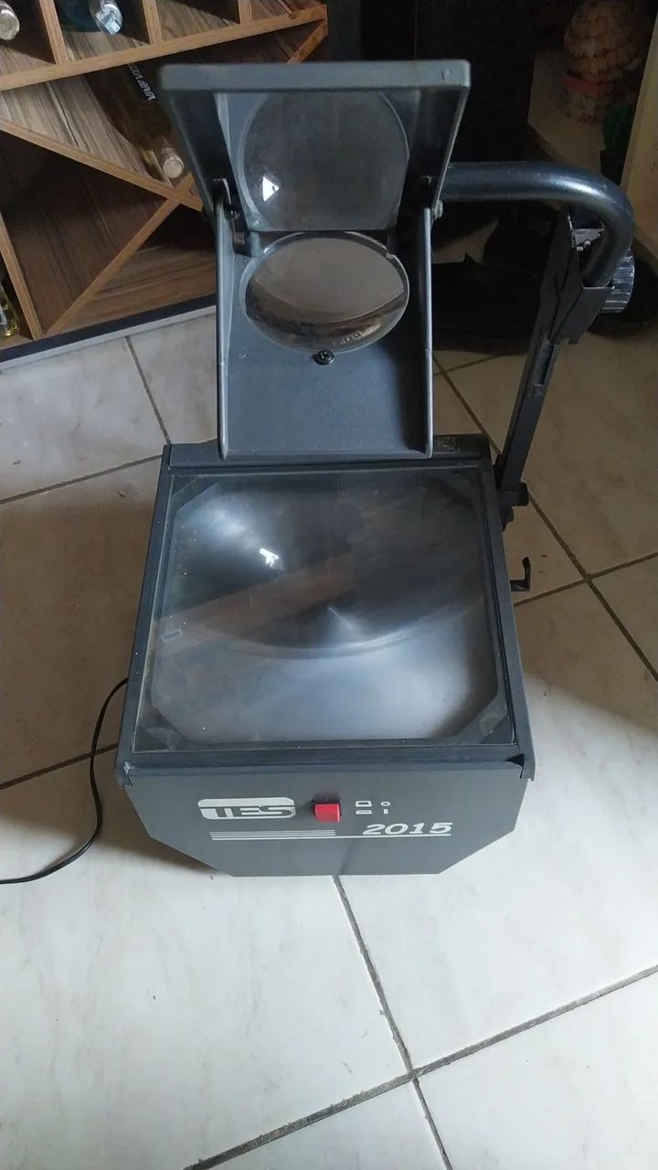 Retroprojetor antigo