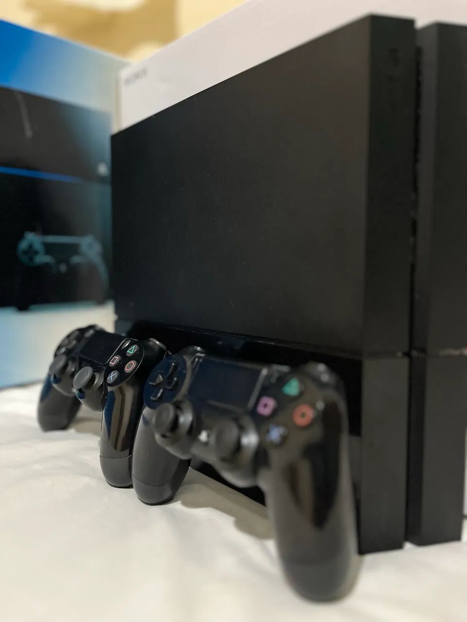 Vendo PS4 com Caixa + 2 Controles  - Foto 3
